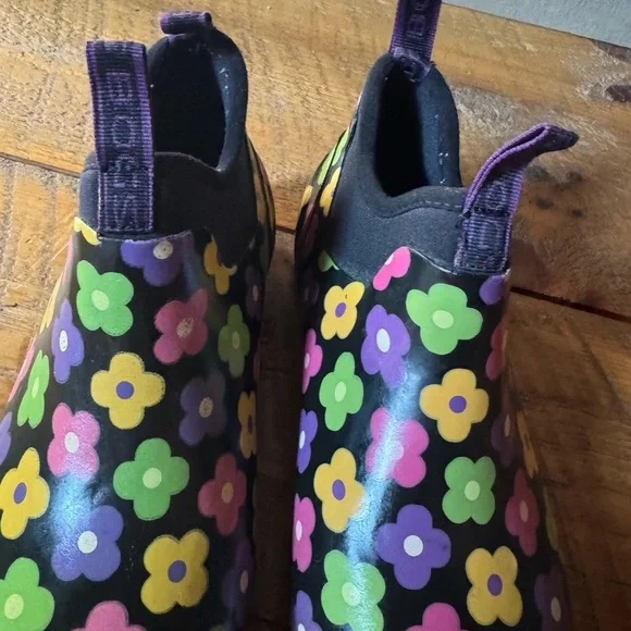 Bogs Mattie Posie rain booties Size 6 Black with multicolor floral print Size 6 - Picture 10 of 14